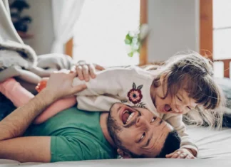 Corte costituzionale: i single potranno adottare all’estero