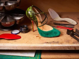 Quando la suola rossa incontra il Tabi, arriva la capsule collection di scarpe Maison Margiela x Louboutin maison margiela x louboutin