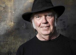Neil Young ha cancellato il concerto gratuito in Ucraina: i motivi Neil Young cancella il concerto in Ucraina