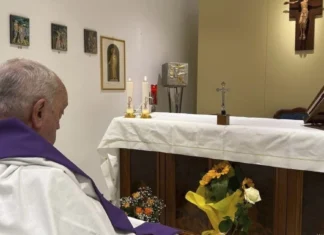 Papa Francesco è tornato a casa: riportato in Vaticano dopo le dimissioni