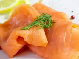 Donna di 63anni finisce in coma dopo aver mangiato salmone affumicato a causa del batterio Lysteria, ma l’assicurazione non rimborsa