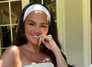 Selena Gomez lancia il blush perfetto con le unghie latte-rosé