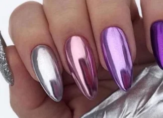 Tornano le unghie a specchio: la mirrored manicure è il trend che torna direttamente dal 2015