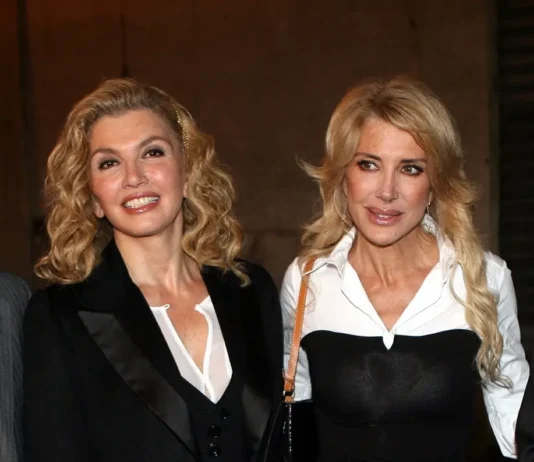 Gabriella Carlucci e il rapporto con le sorelle Milly e Anna: “Ho un patto segreto con una di loro”