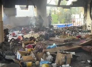 Israele ha bombardato una scuola di Gaza trasformata in rifugio, 10 persone uccise