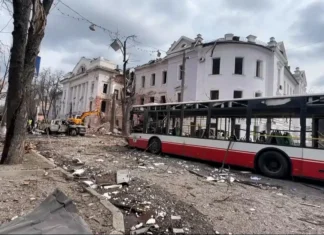 Strage Sumy, la Russia nega l’attacco a civili e l’Europa prepara nuove sanzioni