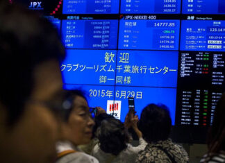 Sprofonda la Borsa di Tokyo, il Nikkei perde il 5%