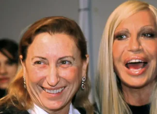 Prada ha acquisito Versace per 1,25 miliardi di euro