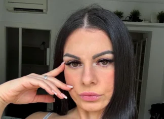 Elena Maraga, la maestra sospesa a causa del suo profilo OnlyFans, è stata licenziata