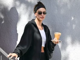 Il ritorno dei pantaloni yoga a vita ripiegata: Hailey Bieber rispolvera un’icona Y2K e fa tendenza