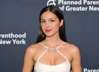 Le glossy lips di Olivia Rodrigo potrebbero essere la nuova inspo labbra della primavera