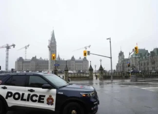 Un uomo di è barricato per diverse ore all’interno del Parlamento canadese