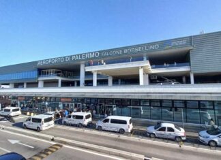 Turista francese trova in spiaggia una bomba della Seconda Guerra Mondiale e la porta in valigia come souvenir: fermata a Palermo