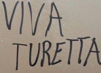 «Viva Turetta»: la frase scioccante trovata nei bagni di un liceo di Barletta