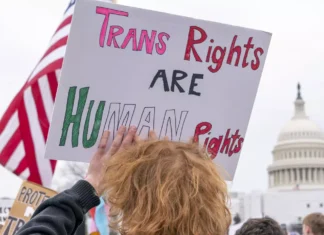Equality Act, in Inghilterra escluse le donne transgender: “Non possono definirsi donne”