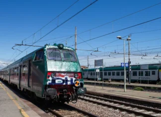 Morta nella notte la 17enne travolta nella stazione di Greco Pirelli: attraversava i binari con un monopattino