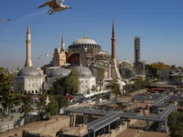 Terremoto a Istanbul, scossa di 6.2 e oltre 150 feriti