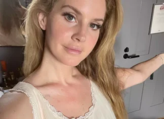 Sì, abbiamo adorato il brown sugar brunette di Lana Del Rey al Festival Stagecoach