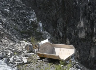 Un operaio è morto in una cava di Carrara, proprio nella Giornata Mondiale per la salute e la sicurezza sul lavoro