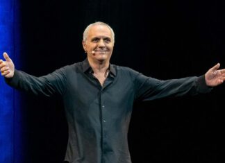 Giorgio Panariello sui genitori: “Mia madre mi ha abbandonato dopo il parto” Giorgio Panariello i genitori