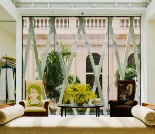 Tory Burch rinnova Rodeo Drive: un nuovo spazio tra luce, eleganza e ispirazioni personali