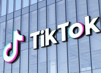 TikTok è stata multata di 530 milioni di euro per aver inviato in Cina i dati degli utenti europei