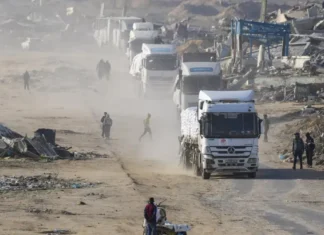 Dopo oltre due mesi di blocco, Israele fa entrare cinque camion di aiuti nella Striscia di Gaza
