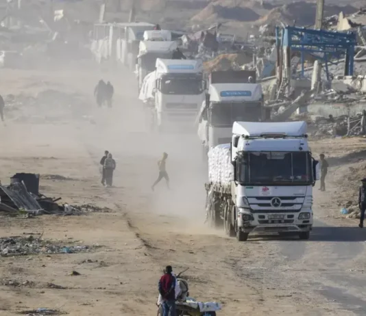Dopo oltre due mesi di blocco, Israele fa entrare cinque camion di aiuti nella Striscia di Gaza