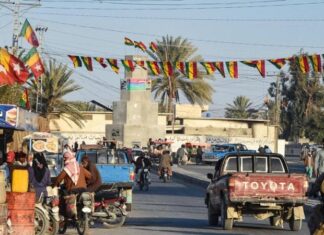Un attentatore suicida ha colpito uno scuolabus nel Pakistan
