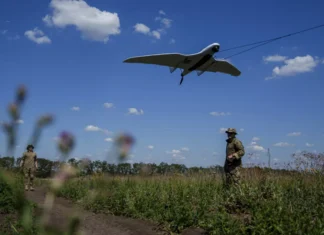 L’Ucraina ha lanciato un attacco notturno con droni contro Mosca