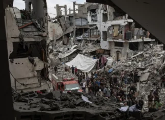 È salito oltre a 100 il bilancio delle vittime nei raid israeliani a Gaza