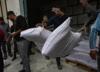 Quattro palestinesi uccisi dopo che hanno fatto irruzione nel magazzino alimentare a Gaza