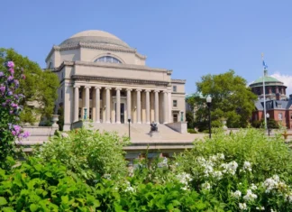 Settanta manifestanti pro-Palestina sono stati arrestati a New York dopo aver occupato la biblioteca della Columbia University
