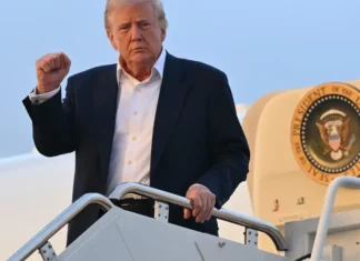 La famiglia reale del Qatar vuole regalare a Trump un nuovo Air Force One: lui è d’accordo, i Democratici no