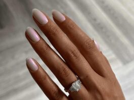 Il pink chrome è tutto quello che vogliamo vedere nei trend unghie quest’estate