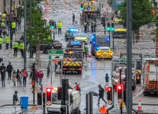A Liverpool un’auto ha travolto i tifosi, durante la parata per la vittoria della Premier, 47 feriti