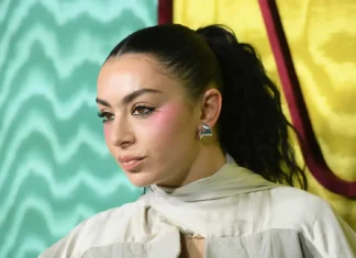 Charli XCX parla del nuovo album: “Potrebbe essere un flop” Charli XCX sul nuovo album: "Potrebbe essere un flop"
