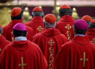 Oggi inizia il Conclave: come funziona il quorum, le votazioni e la fumata nera/bianca
