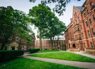 Trump ha vietato all’università di Harvard di avere studenti stranieri