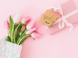 Auguri per la Festa della mamma 2025: le frasi famose e belle da inviare, oggi 11 maggio, alla mamma