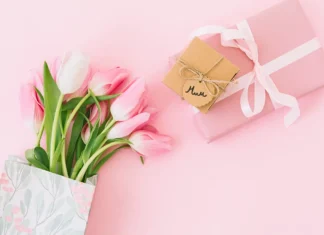 Auguri per la Festa della mamma 2025: le frasi famose e belle da inviare, oggi 11 maggio, alla mamma