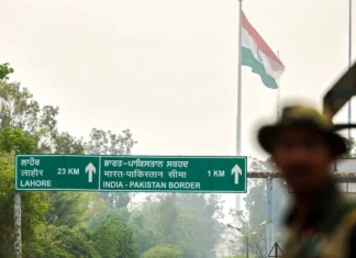 L’India attacca il Pakistan: “Raid contro siti terroristici”