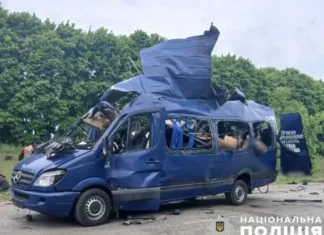Nove persone uccise nell’attacco russo a un autobus civile in Ucraina