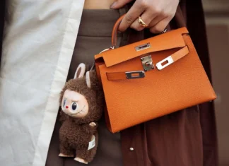 Un tempo erano Winnie the Pooh, ora sono i Labubu: sui social impazzano i charm per borsa