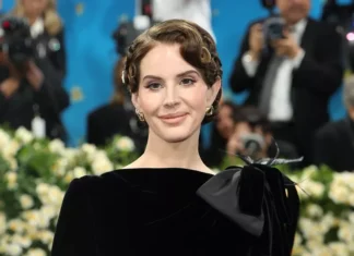 Lana del Rey al Met Gala porta gli accessori a un livello successivo: quando i dettagli fanno la differenza