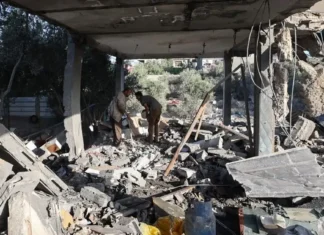Missile israeliano colpisce la casa di una pediatra a Gaza, muoiono nove dei suoi dieci figli