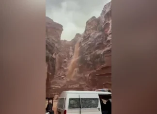 Alluvione in Giordania, cascate d’acqua nel sito archeologico di Petra: morti due turisti
