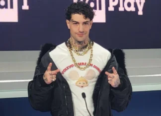 Tutti dovremmo avere una ringer tee nell’armadio