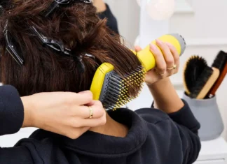 Perché il mondo del beauty è impazzito per le spazzole termiche?
