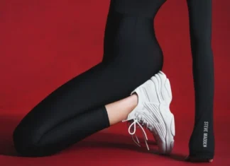 Continua la guerra dei dazi: Steve Madden riduce le previsioni di vendita
